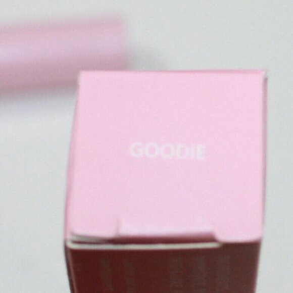 Estate Cosmetics Lip Icing Gloss in Color Goodie Brand New - Picture 2 of 2